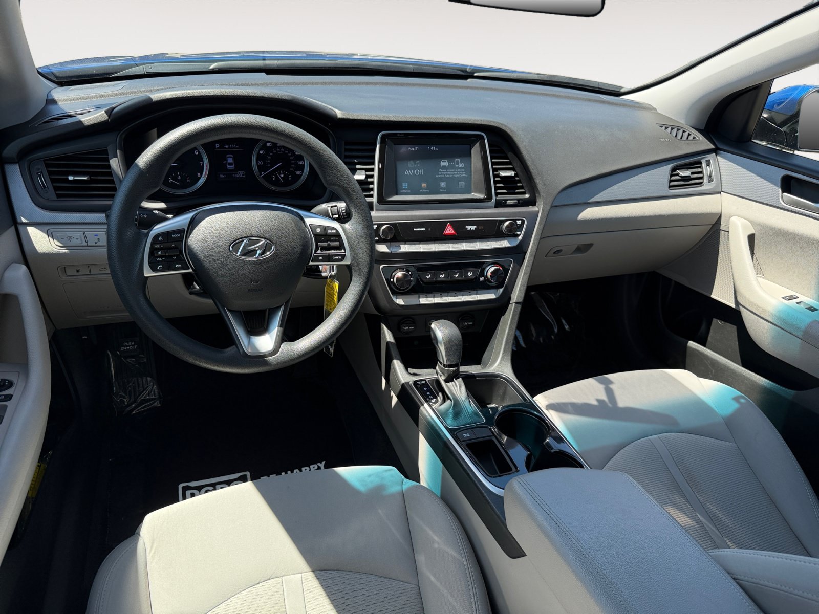 Used 2018 Electric Blue Hyundai SE image 15