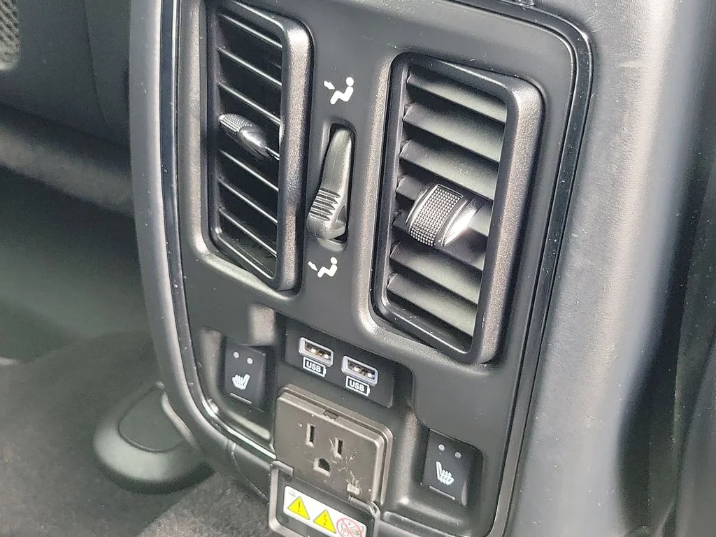 Used 2020 Crystal Metallic Jeep SRT image 25