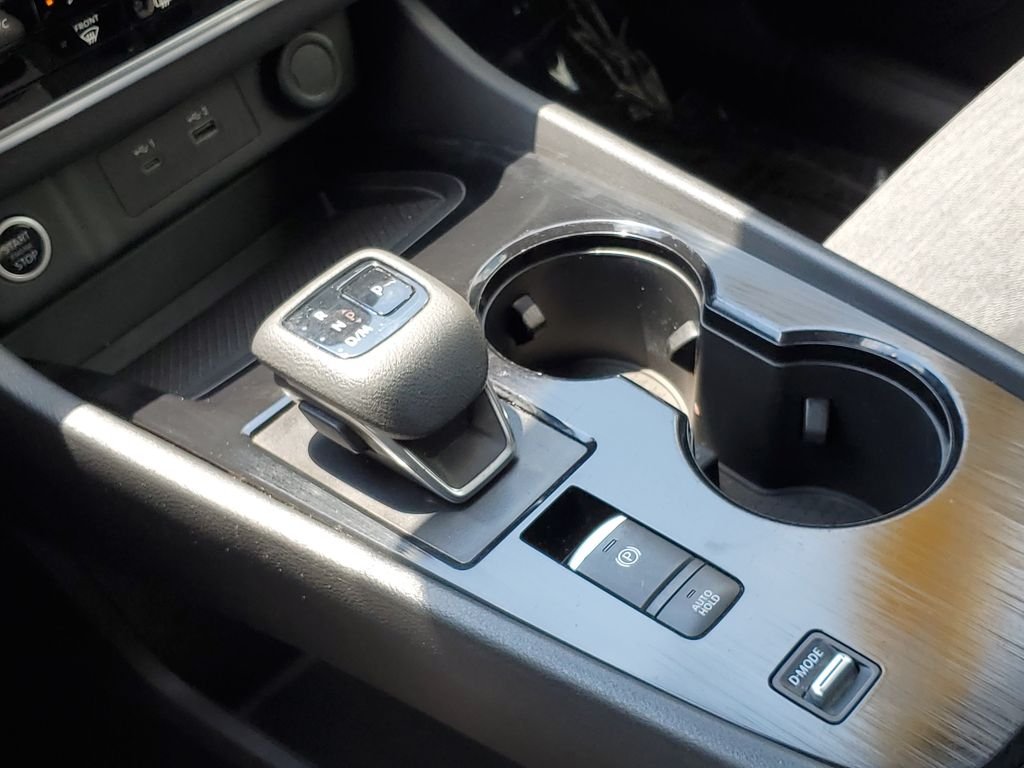 Used 2021 Glacier White Nissan S image 17