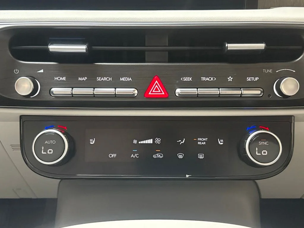 New 2027 Creamy White Pearl Hyundai SEL image 17