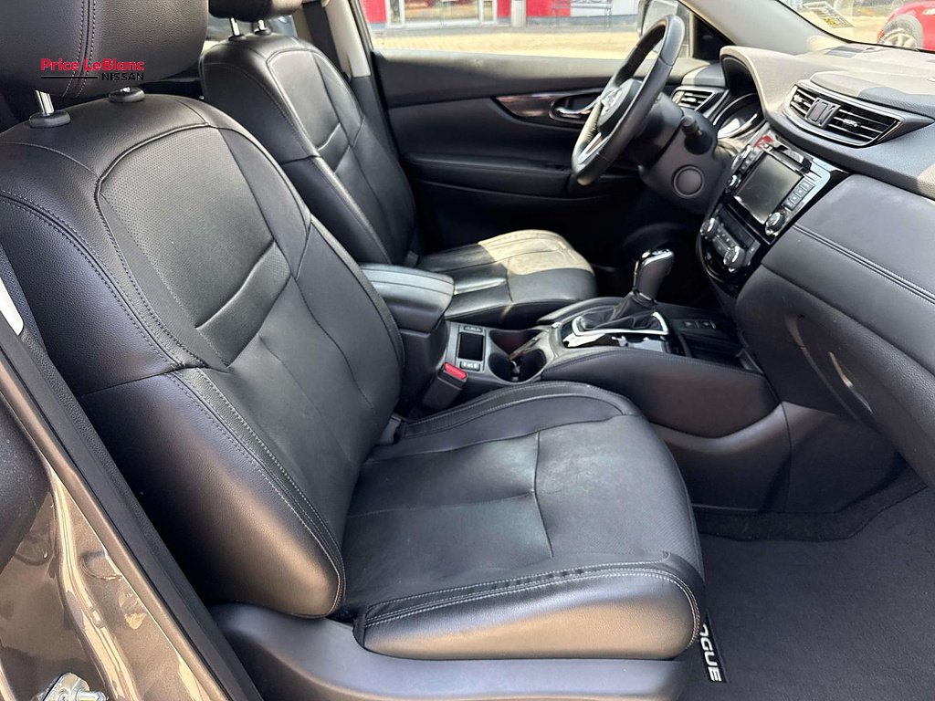 Used 2019 Gun Metallic Nissan SL image 11