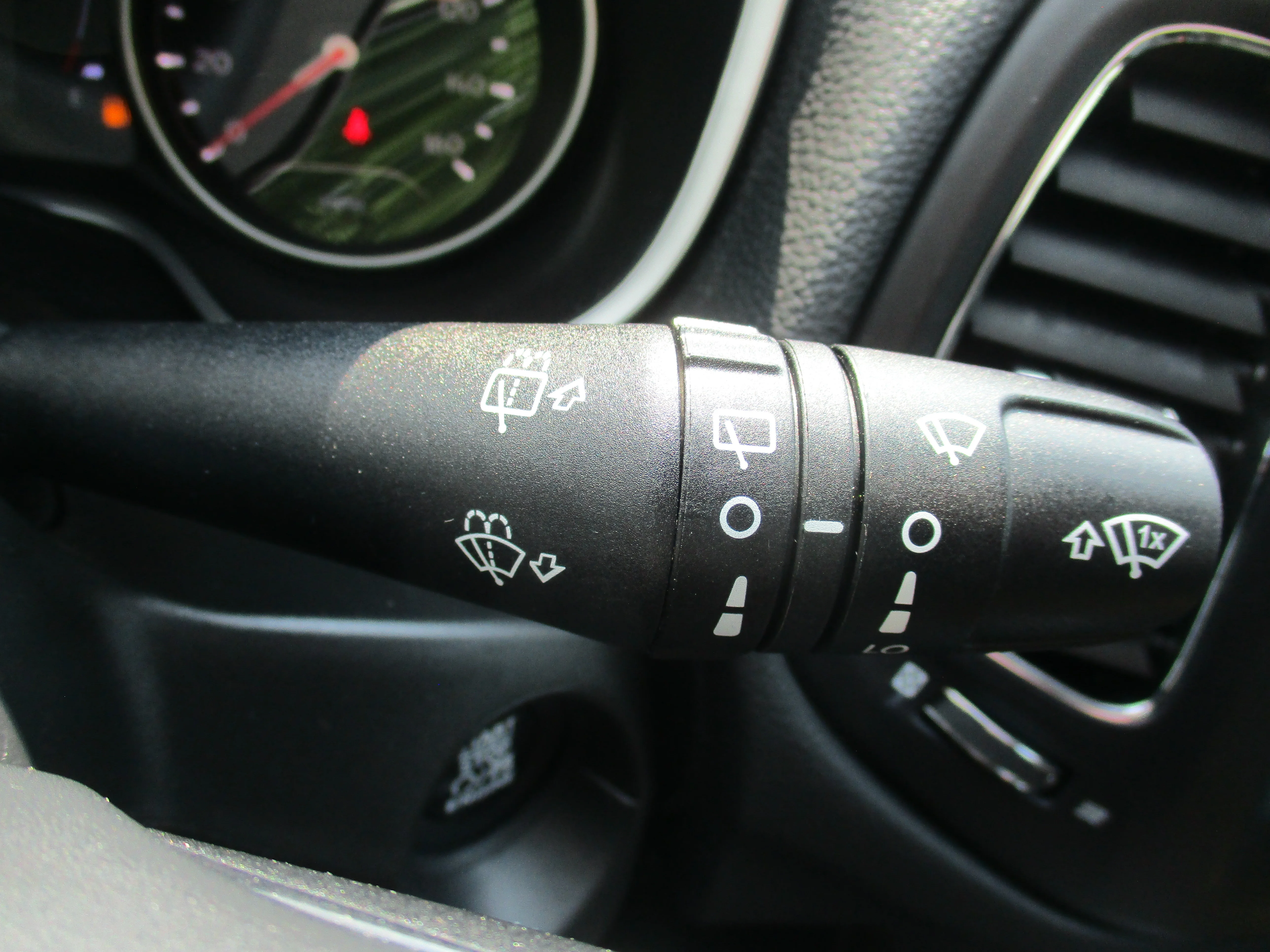Used 2020 White Clearcoat Jeep Latitude image 11