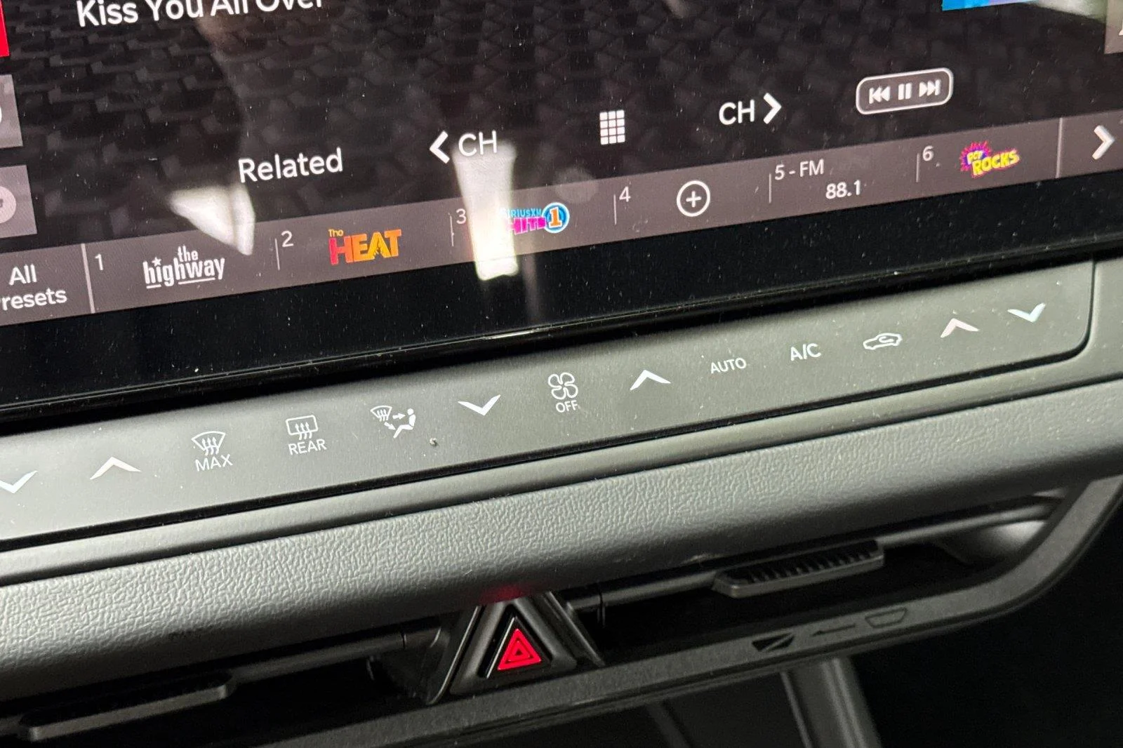 New 2026 Diamond Black Crystal Pearlcoat Dodge R/T Plus image 19