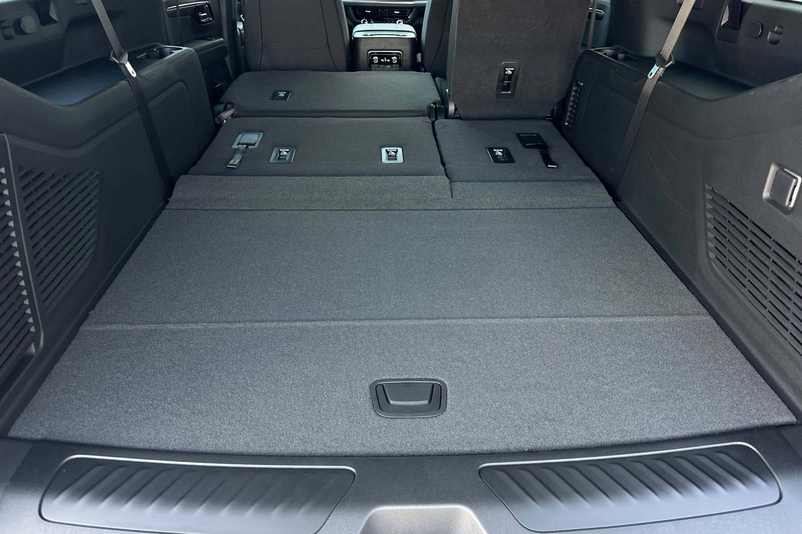2026 Chevrolet Suburban LS - Photo 16