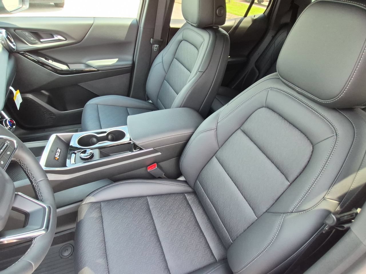 2027 Chevrolet Equinox LT - Photo 20
