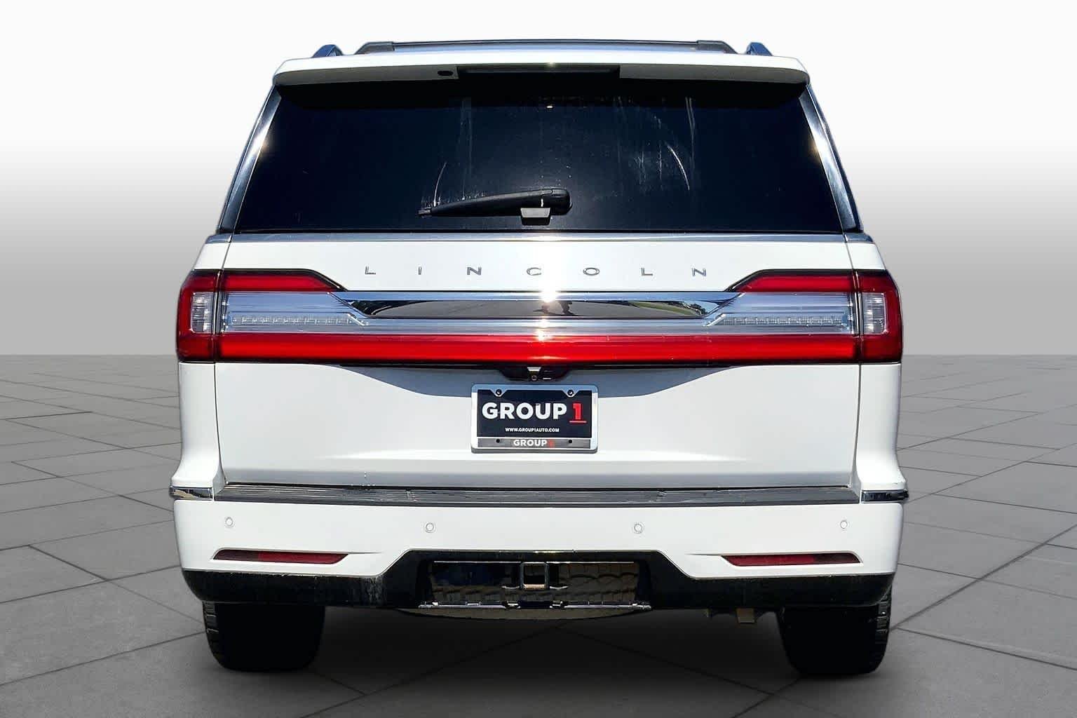 Used 2021 Ceramic Pearl Lincoln Reserve image 5
