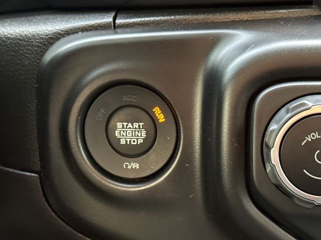 Used 2022 White Jeep Unlimited Sahara Altitude image 28