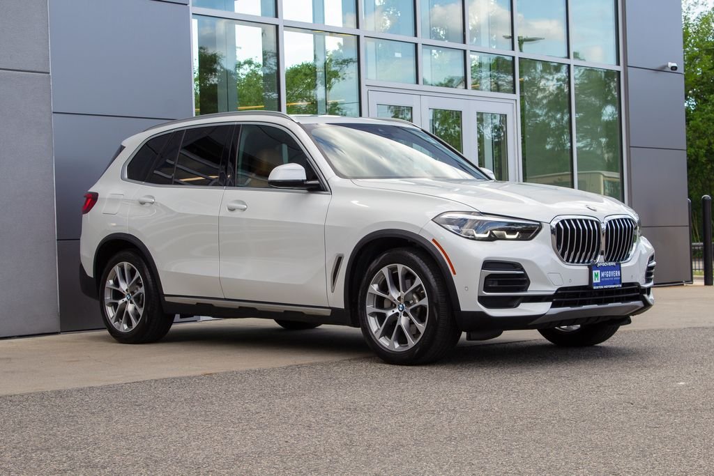 Used 2023 Mineral White Metallic BMW xDrive40i image 3
