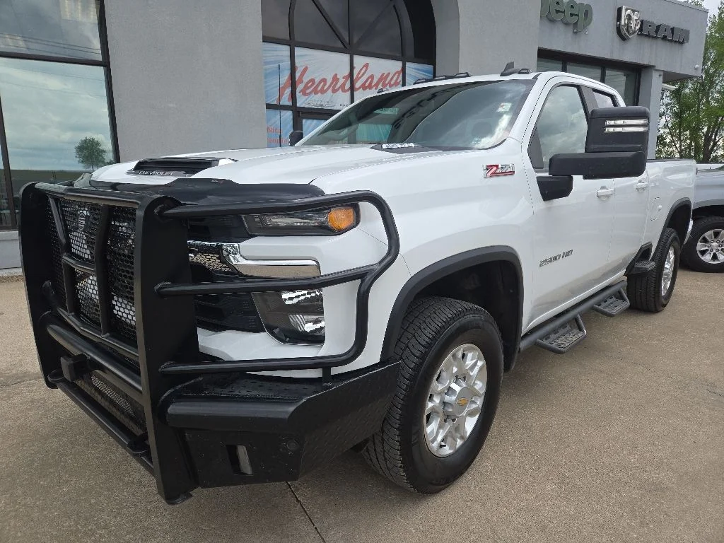 Used 2024 Chevrolet Silverado 2500HD LT with VIN 1GC5YNE78RF108894 for sale in Kansas City