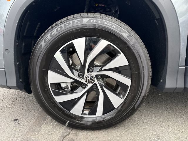 New 2026 Platinum Gray Metallic Volkswagen S image 26