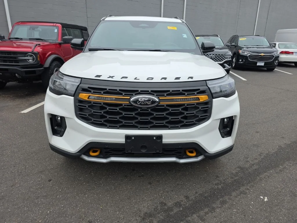 Used 2026 White Metallic Ford Tremor image 8