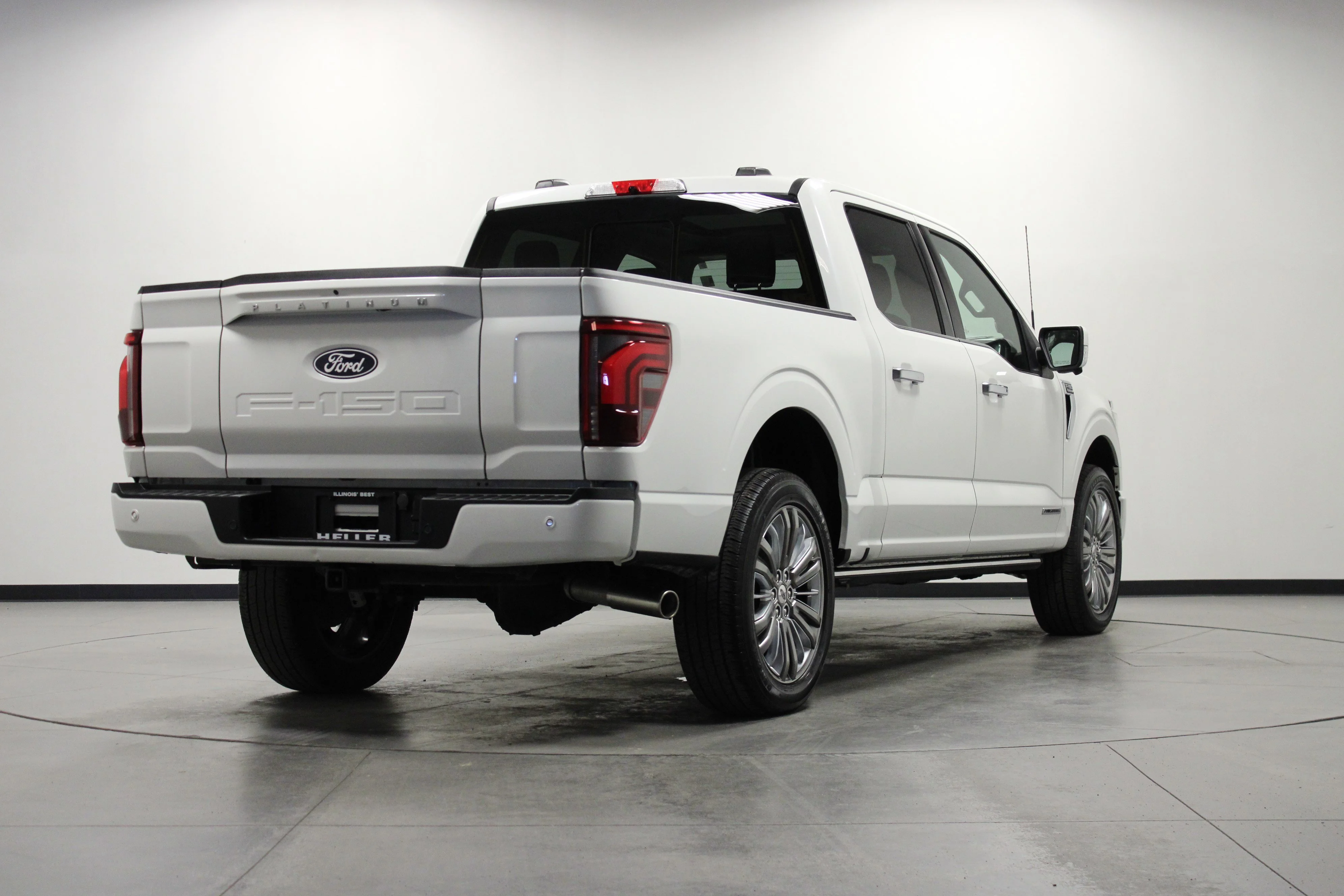 Used 2024 Star White Metallic Tri-Coat Ford Platinum image 4
