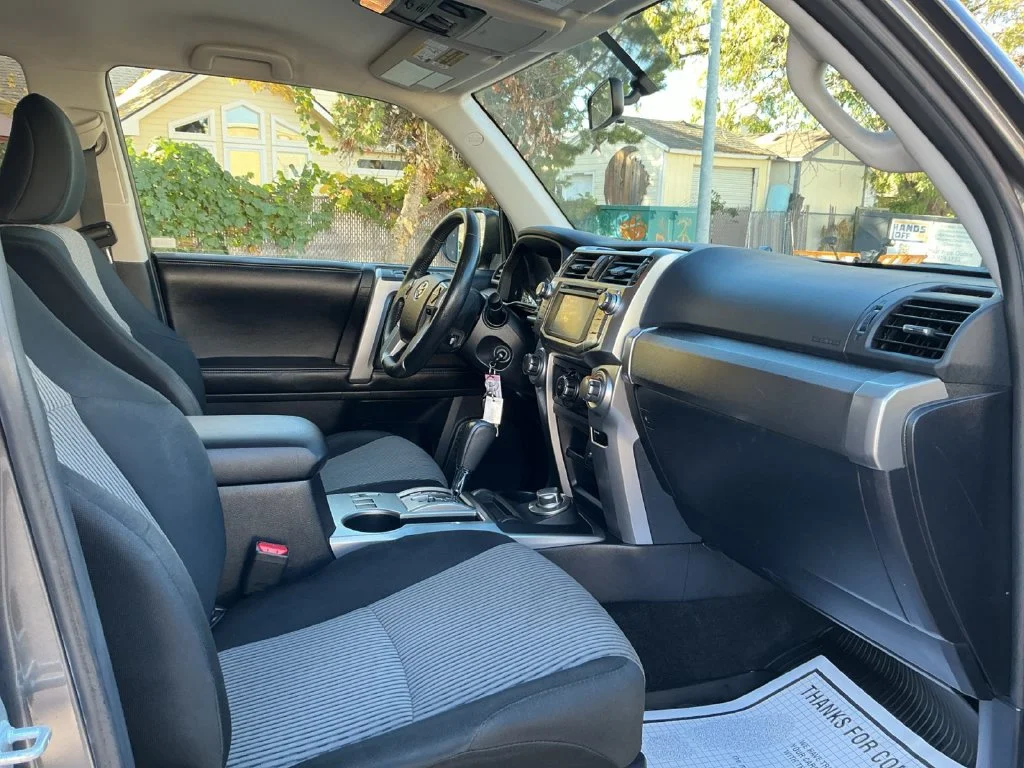 Used 2015 Gray Toyota SR5 image 31