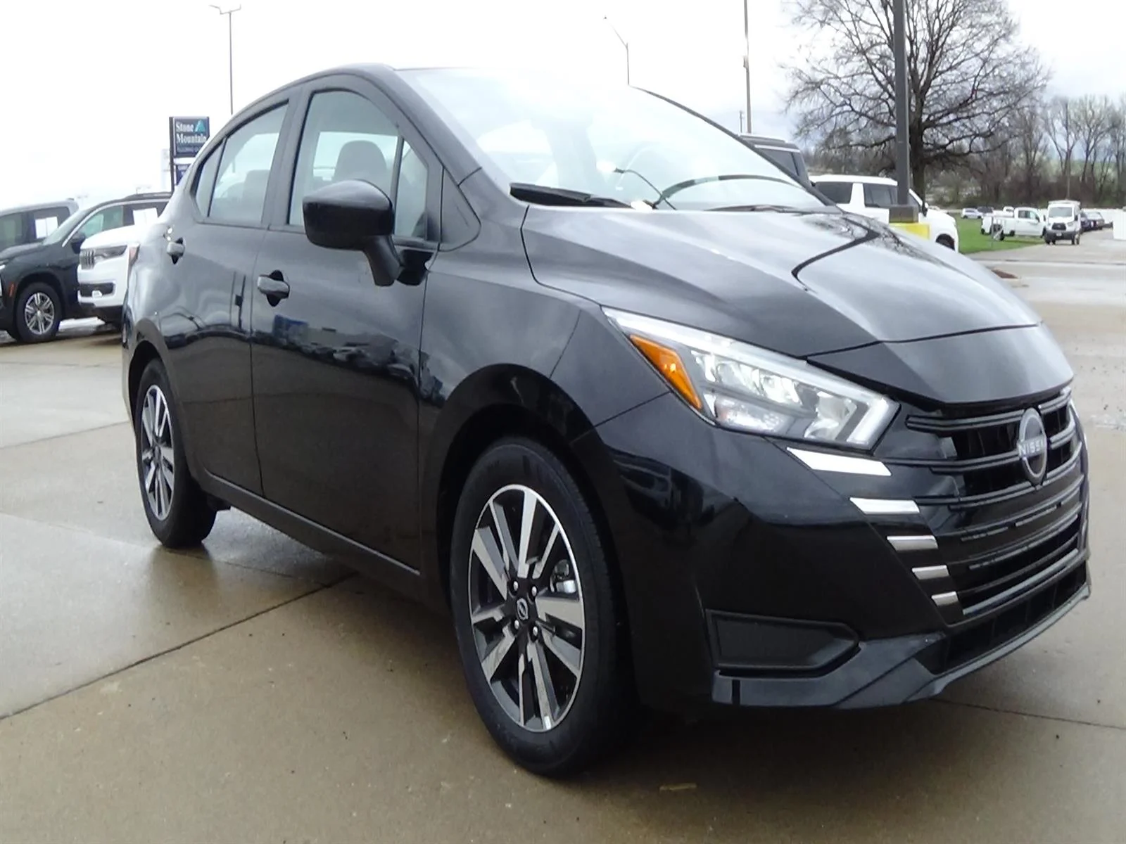 Used 2025 Super Black (kh3) Nissan SV image 4