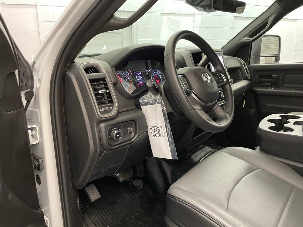 New 2026 Bright White Clearcoat RAM Tradesman image 14
