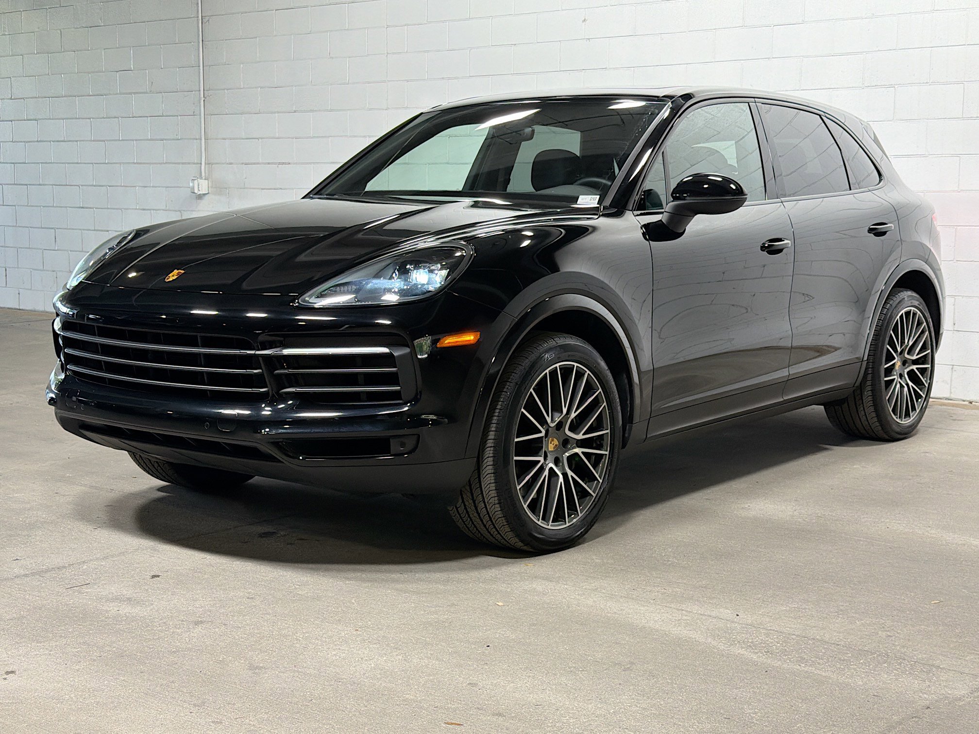 2023 Porsche Cayenne Platinum Edition's photo