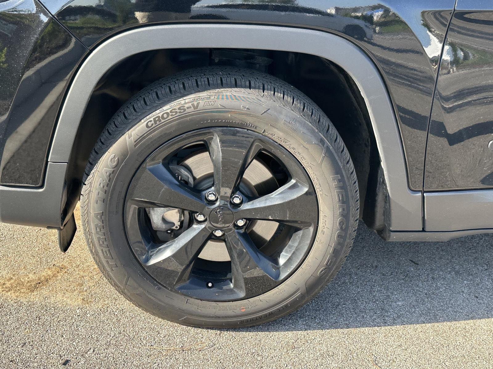 Used 2019 Diamond Black Crystal Pearlcoat Jeep Altitude image 6