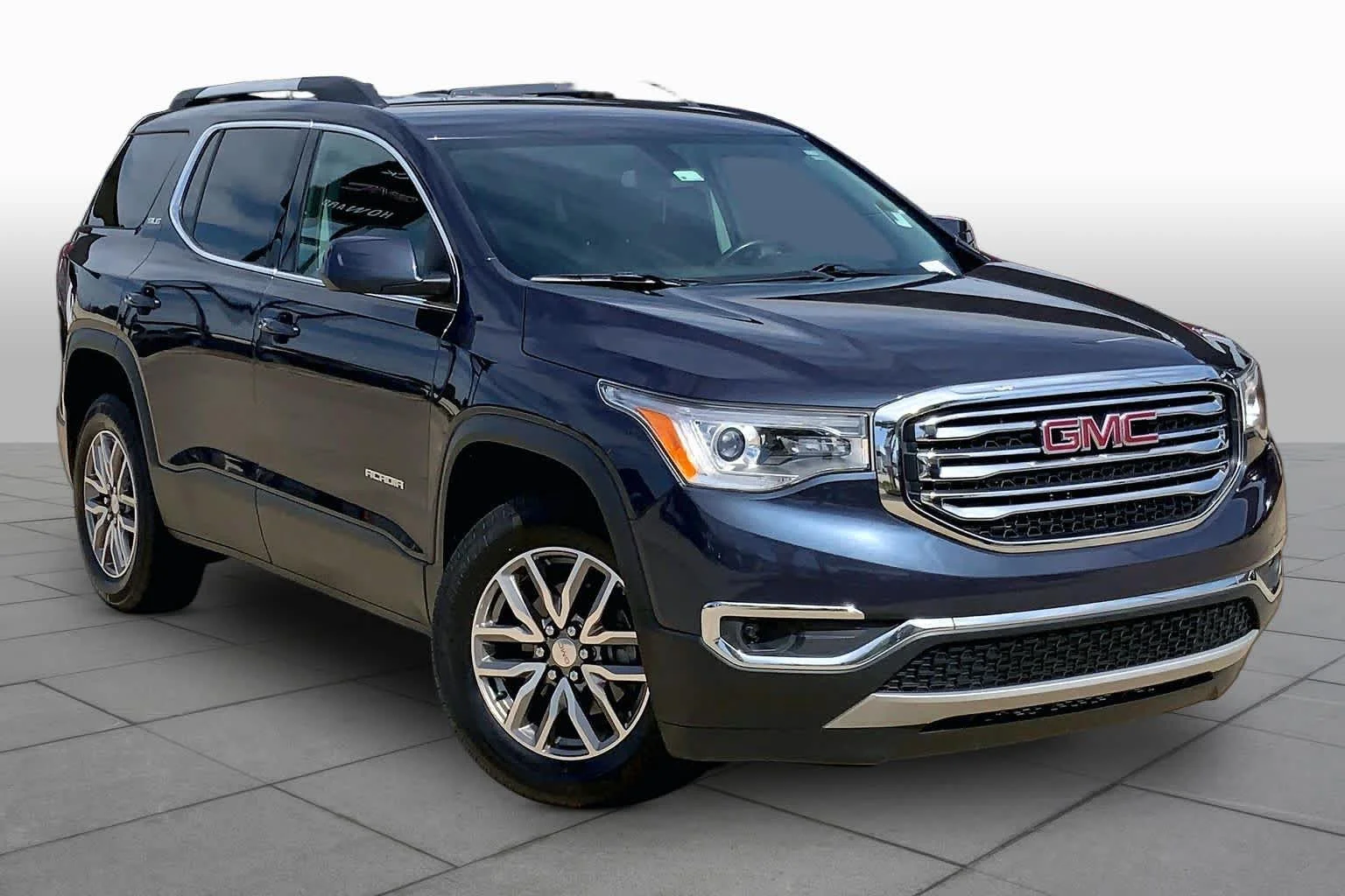 Used 2019 BLUE STEEL METALLIC GMC SLE image 3