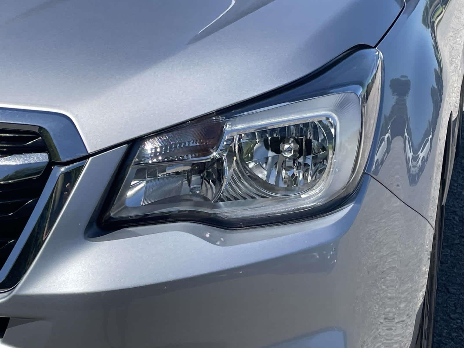 Used 2017 Ice Silver Metallic Subaru Limited image 9