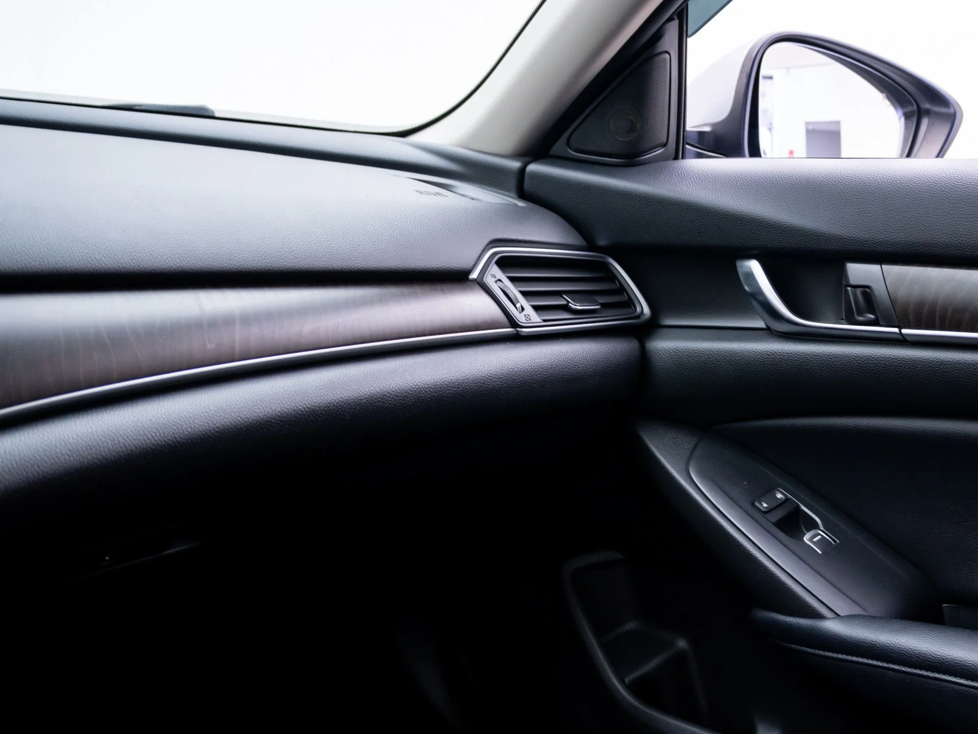 Used 2018  Honda EX image 26