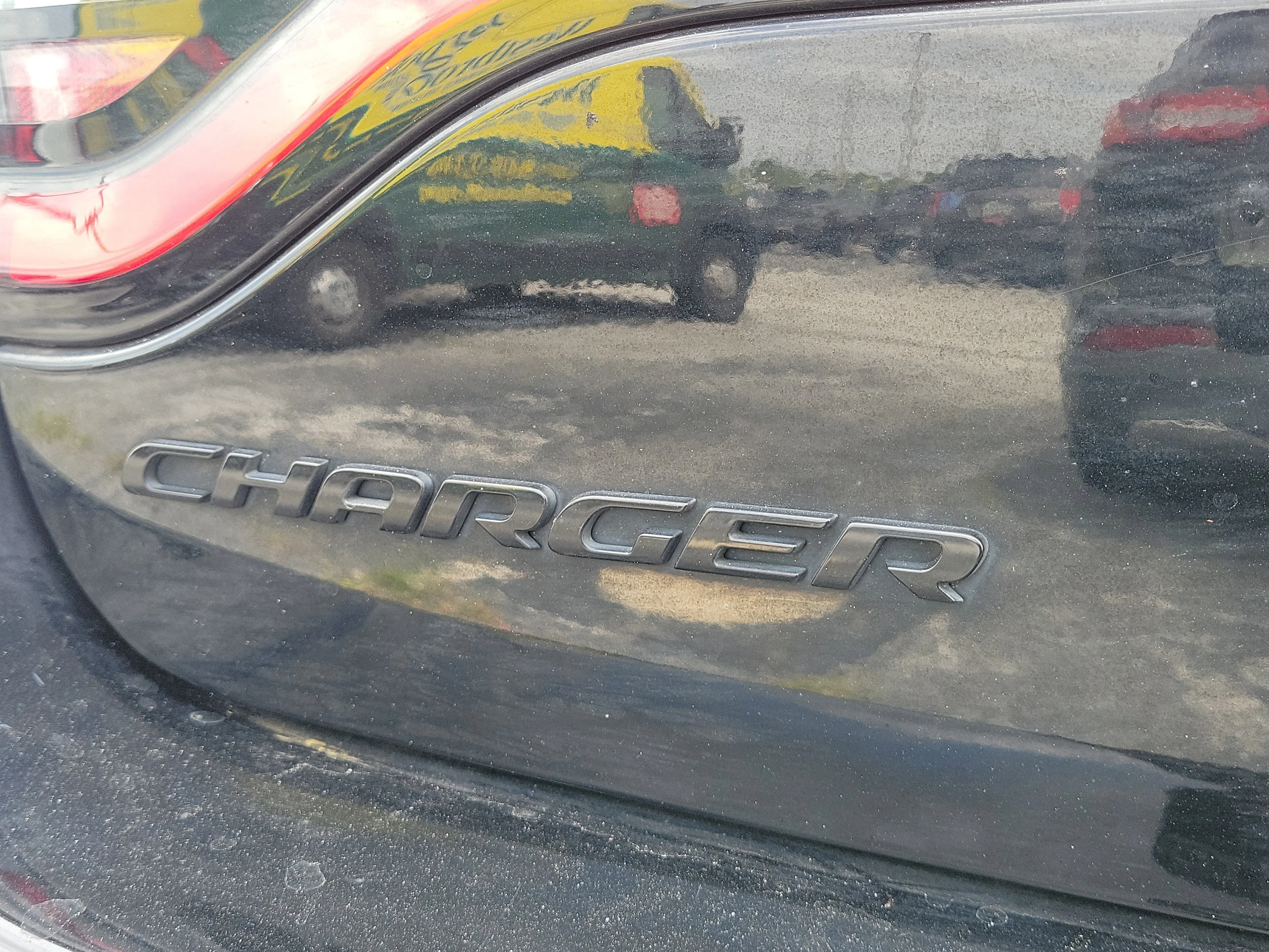 Used 2020 Pitch Black Clearcoat Dodge SXT image 9