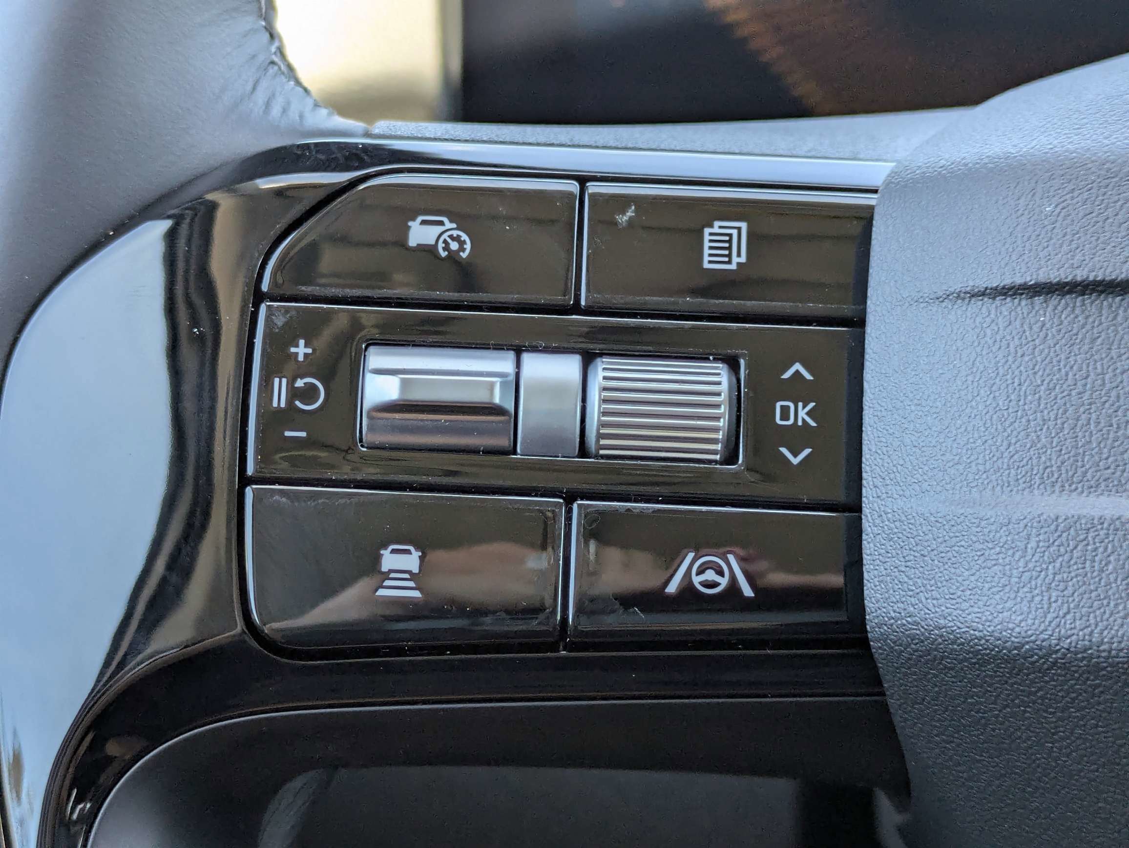 New 2026 Glacial White Kia S image 31