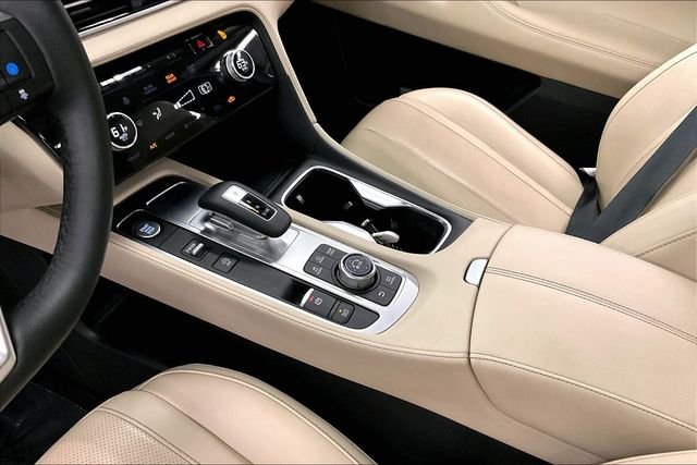 Used 2024 Majestic White INFINITI LUXE image 17