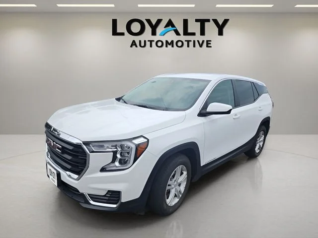 Used 2024 White GMC SLE image 1