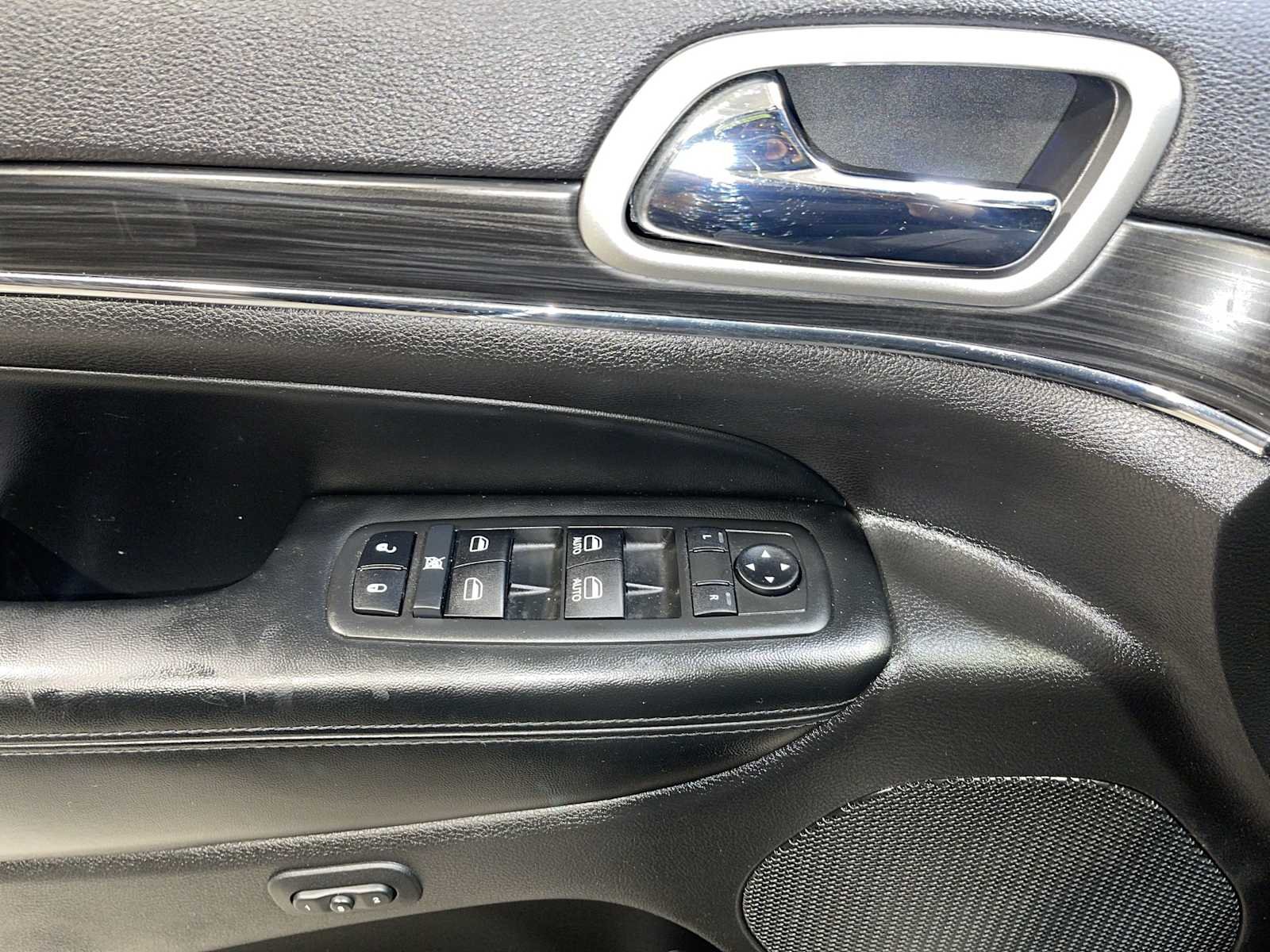 Used 2019 Diamond Black Crystal Pearlcoat Jeep Limited image 23