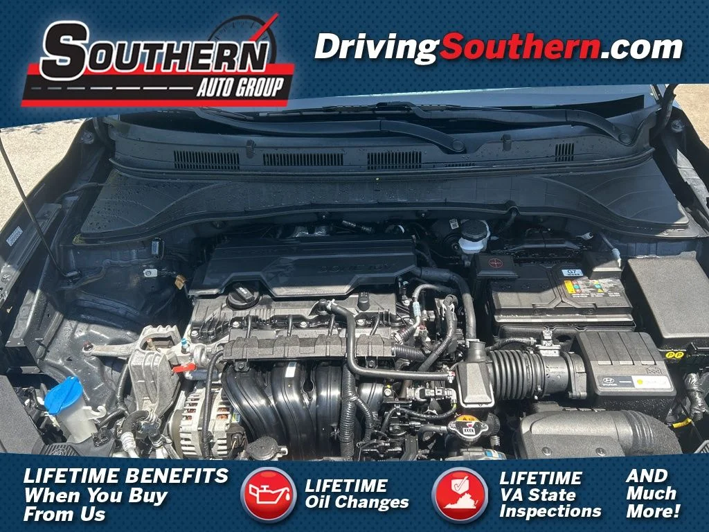 Used 2023 Black Hyundai SEL image 1