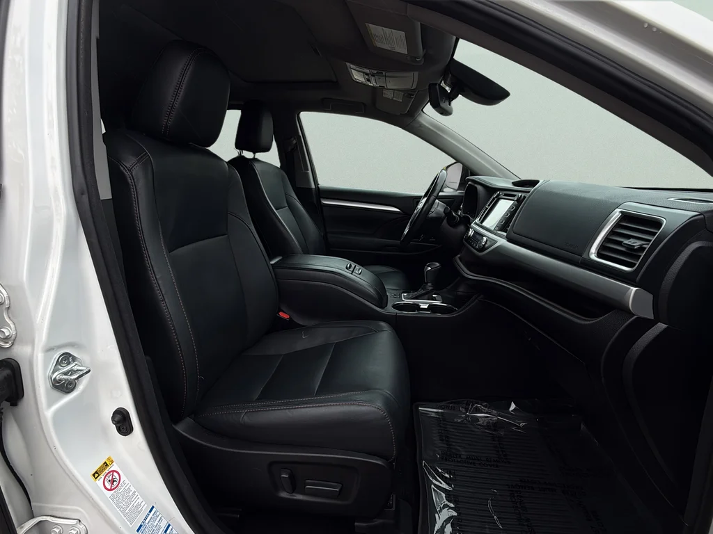 Used 2017 Blizzard Pearl Toyota XLE image 21