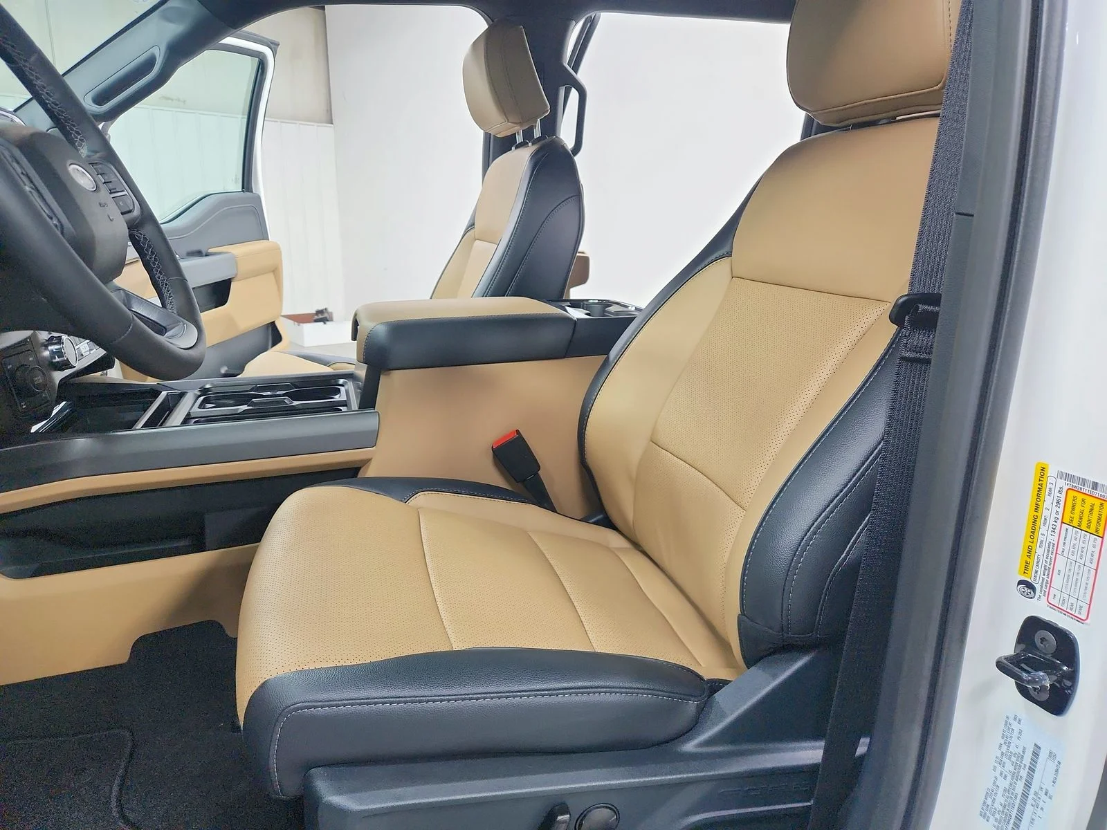 New 2026 Star White Metallic Tri-Coat Ford F-250® Lariat® image 19