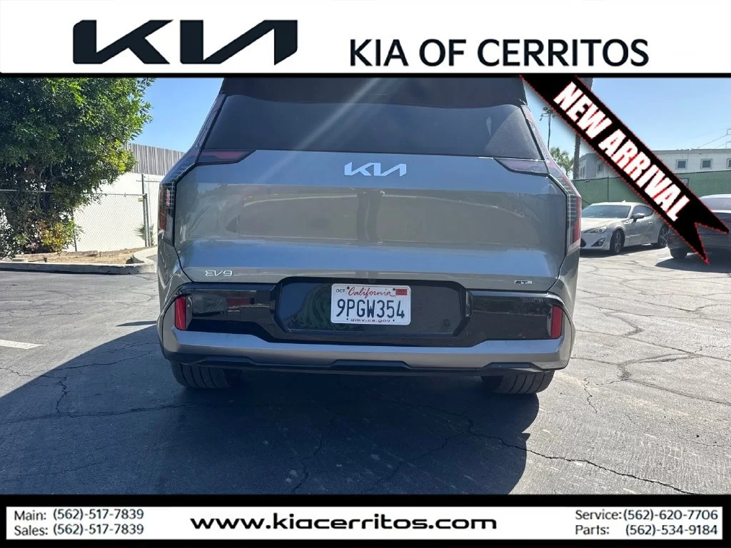 Certified Used 2024 Gray Kia GT-Line image 4