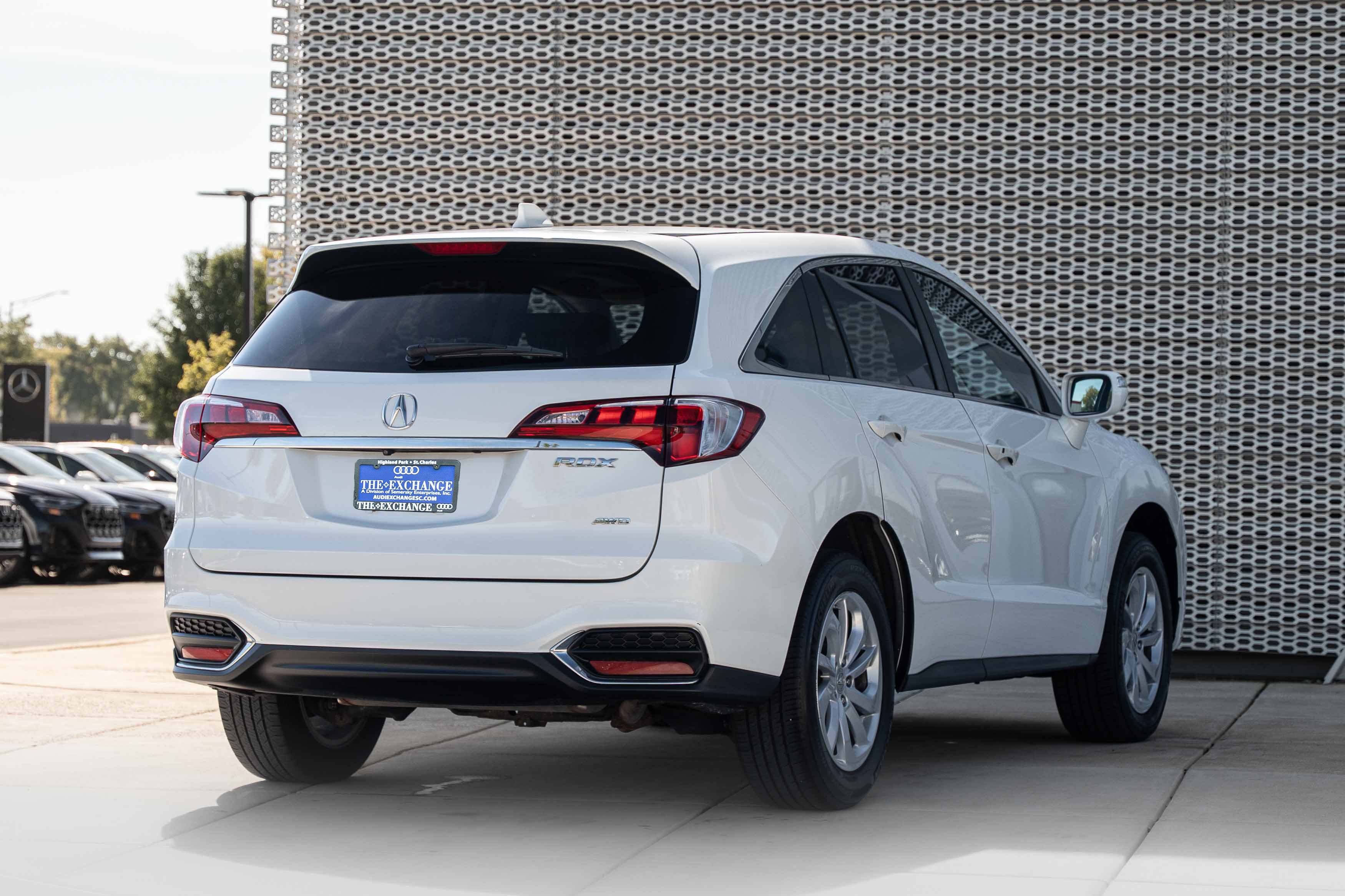 Used 2018 White Diamond Pearl Acura w/Technology Pkg image 4