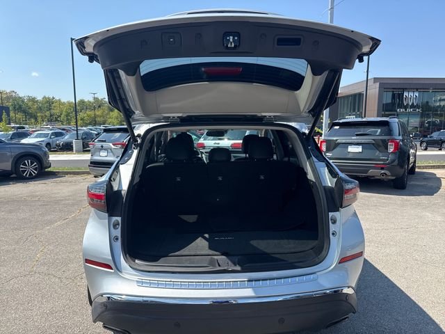 Used 2019 Silver Nissan Platinum image 9