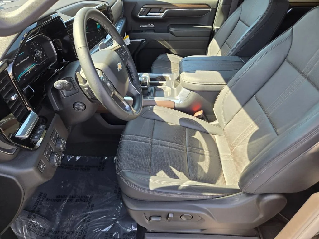Used 2024 Black Chevrolet High Country image 10