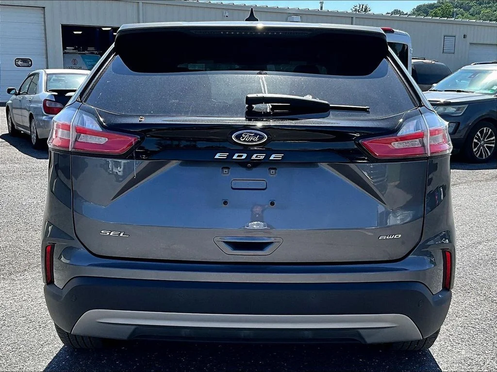 Used 2021 Gray Ford SEL image 5