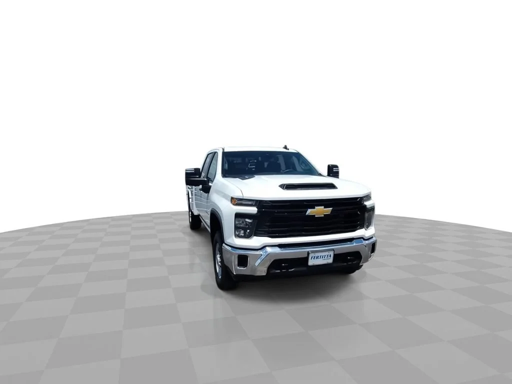 New 2026 Summit White Chevrolet WT image 3