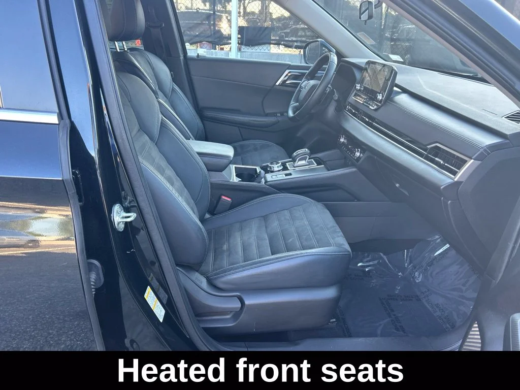 Used 2023 Black Mitsubishi SE image 22