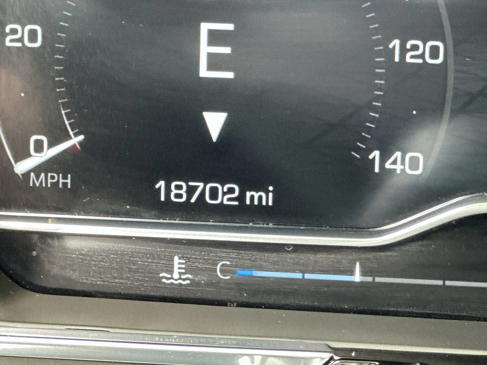 Used 2024 Summit White GMC Elevation image 15