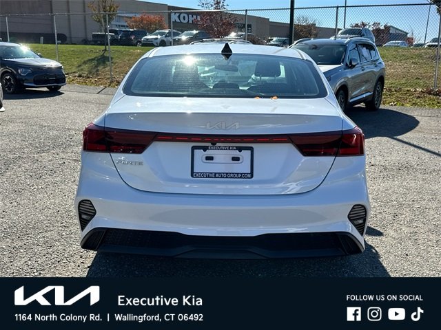 2023 Kia Forte LXS photo 3