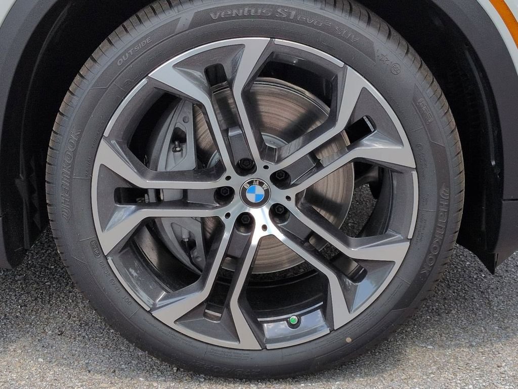 New 2026 Mineral White Metallic BMW xDrive50e image 11