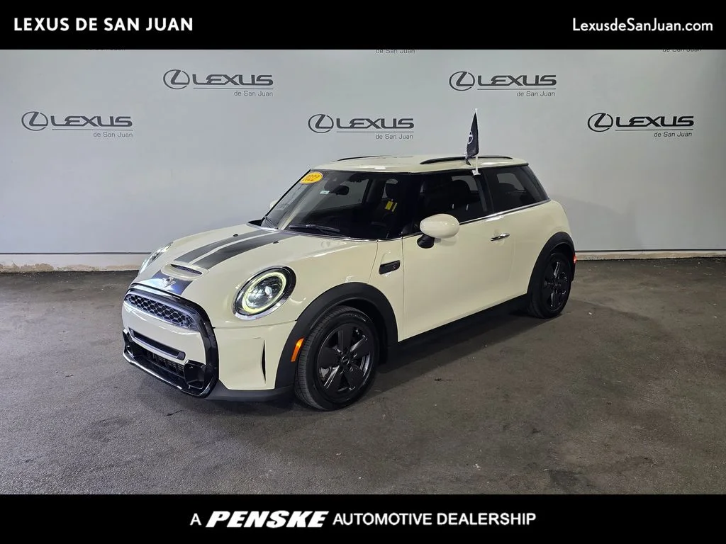 Used 2022 White MINI Signature image 1