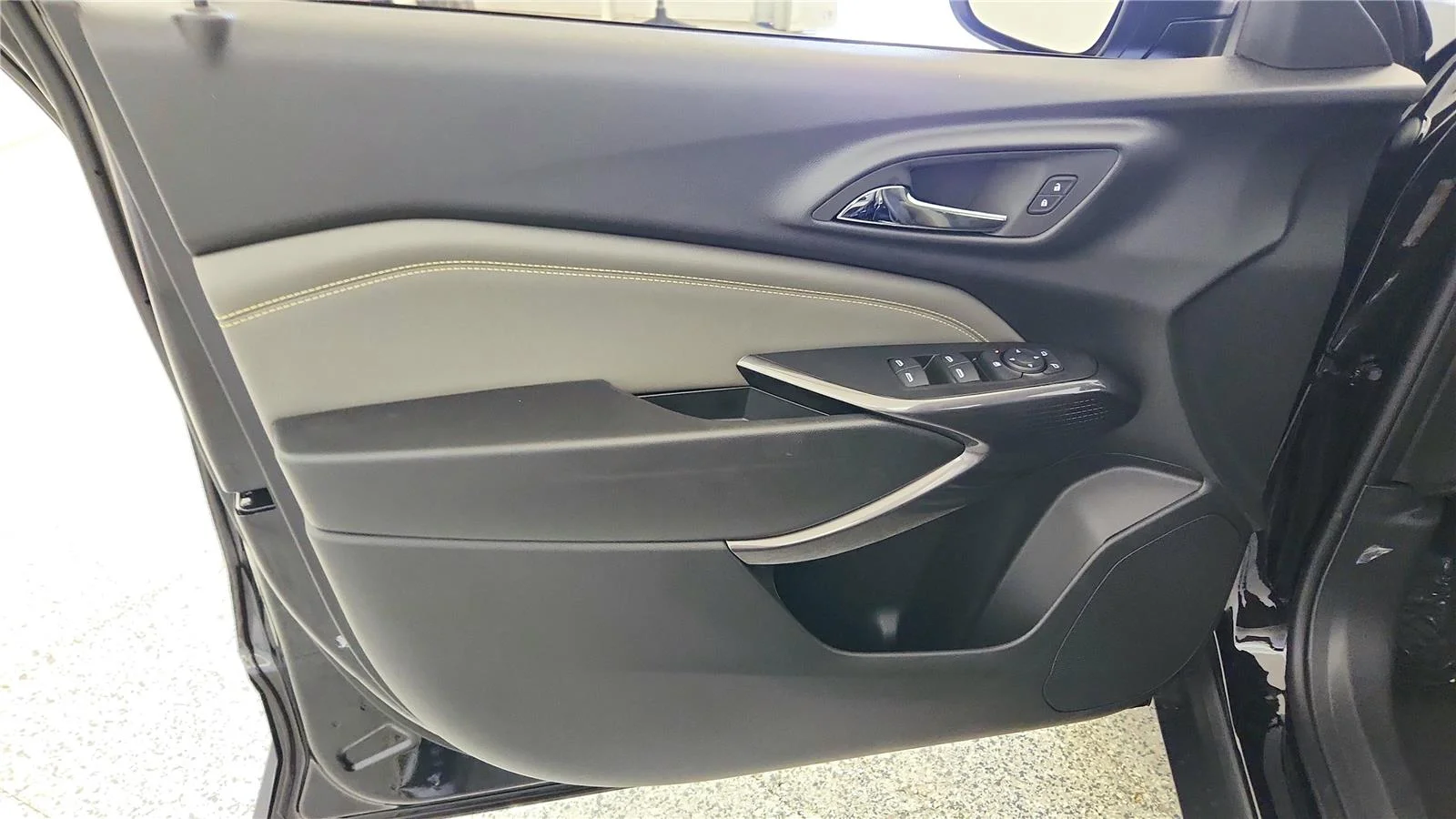 New 2026 Mosaic Black Metallic Chevrolet ACTIV image 23