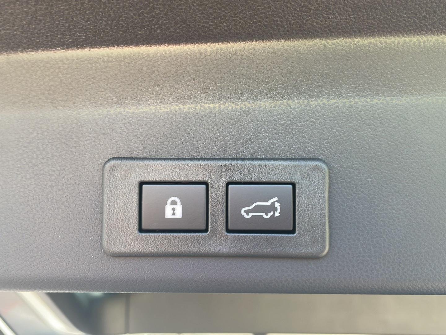 New 2026 CRYSTAL WHITE PEARL Subaru Limited 7-Passenger image 32