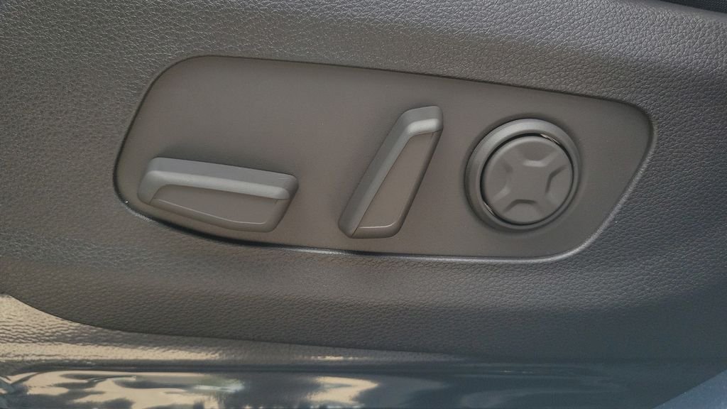 New 2026 Snow White Pearl Kia EX image 16