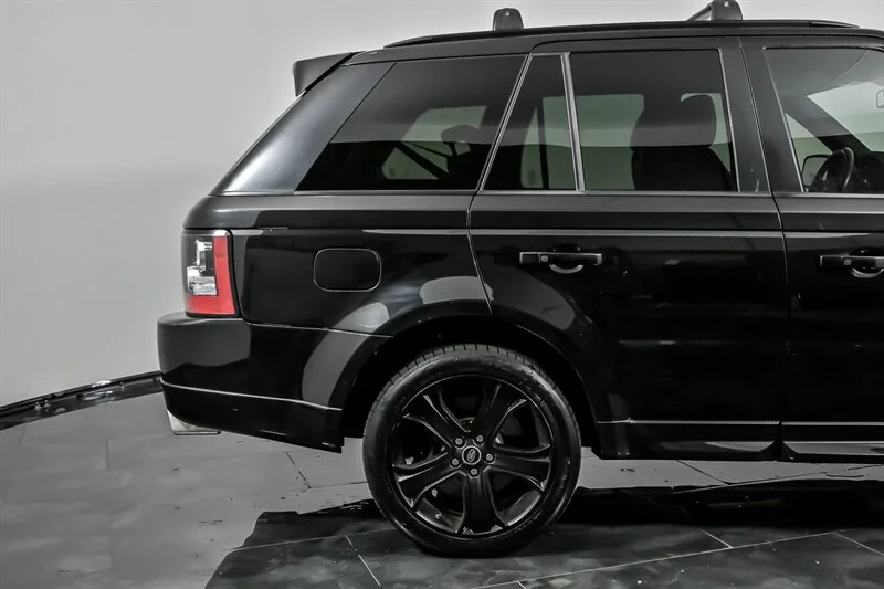 Used 2013 Santorini Black Metallic Land Rover Autobiography image 11