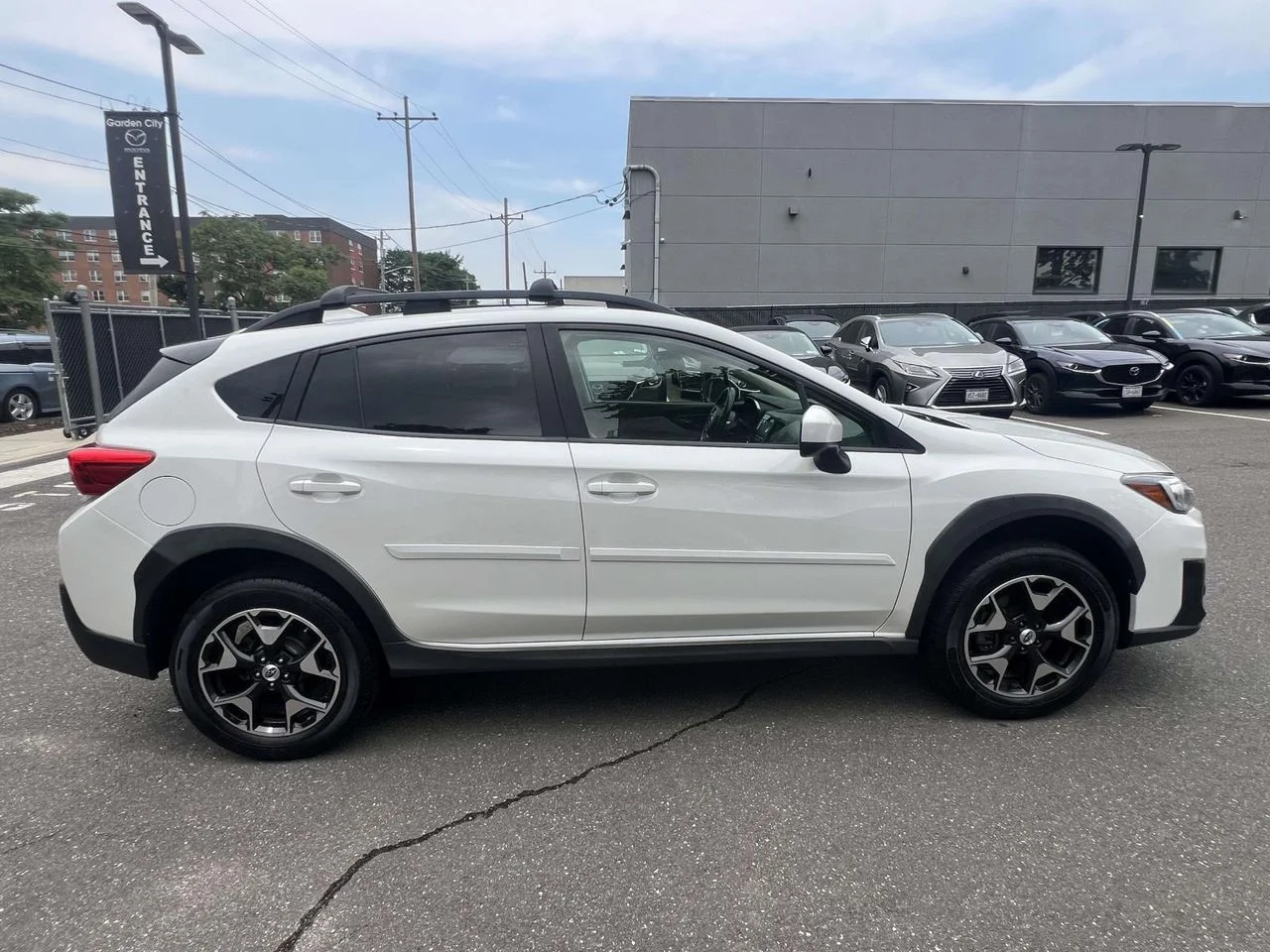 Used 2018 Crystal White Pearl Subaru 2.0i Premium image 4