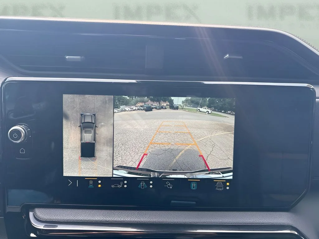 Used 2022 White GMC AT4 image 21