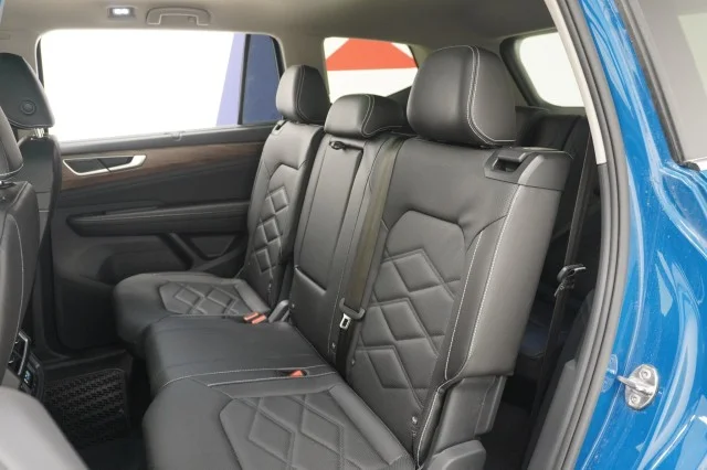 2025 Volkswagen Atlas SE w/Tech - Photo 20